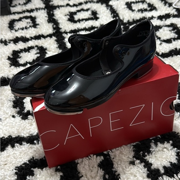 Capezio Women's Glossy Black Flats tap shoes - Picture 1 of 2